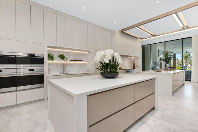 2415 Casa De Marbella, Palm Beach Gardens, FL 33410