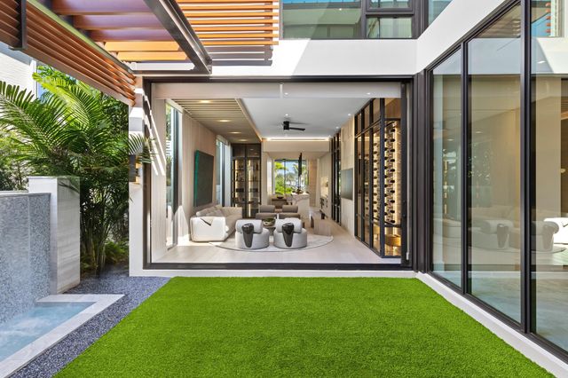 2415 Casa De Marbella, Palm Beach Gardens, FL 33410