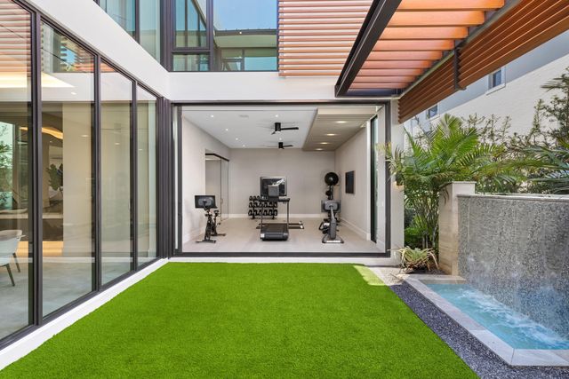 2415 Casa De Marbella, Palm Beach Gardens, FL 33410