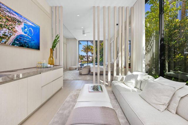 2415 Casa De Marbella, Palm Beach Gardens, FL 33410