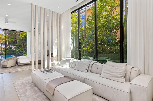 2415 Casa De Marbella, Palm Beach Gardens, FL 33410