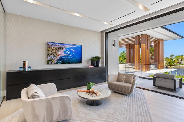 2415 Casa De Marbella, Palm Beach Gardens, FL 33410