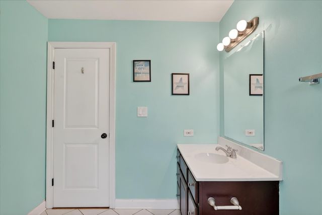 5635 Alabama Avenue, Clarendon Hills, IL 60514