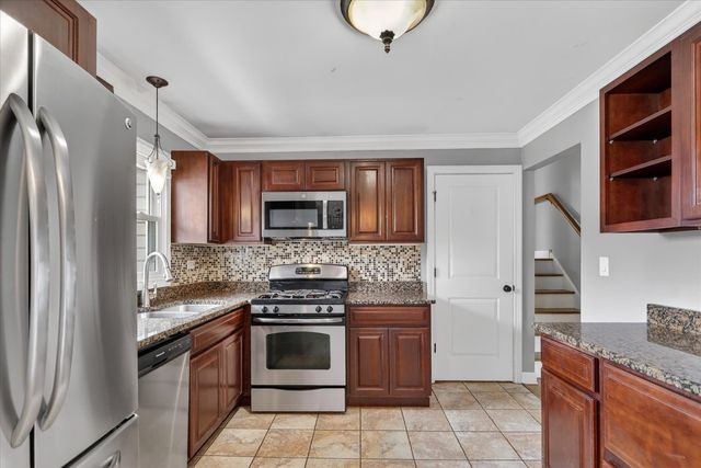 5635 Alabama Avenue, Clarendon Hills, IL 60514