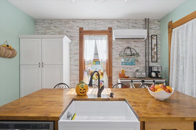 532 S Main Street, Janesville, WI 53545