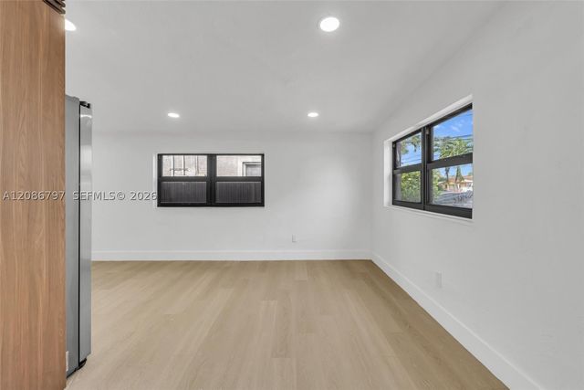 4250 SW 24th St, West Park, FL 33023
