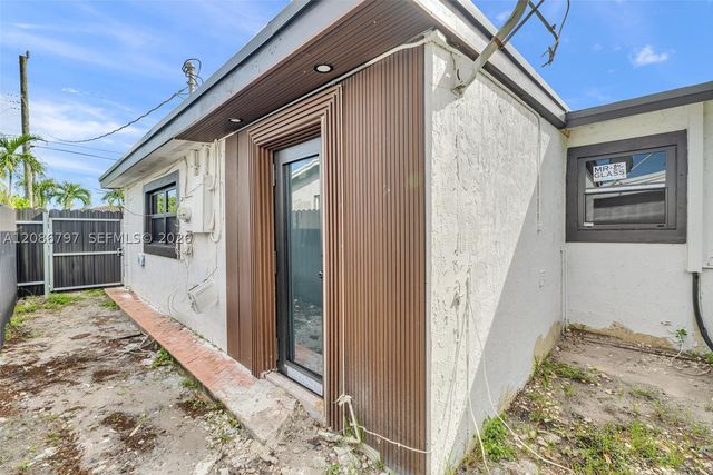 4250 SW 24th St, West Park, FL 33023