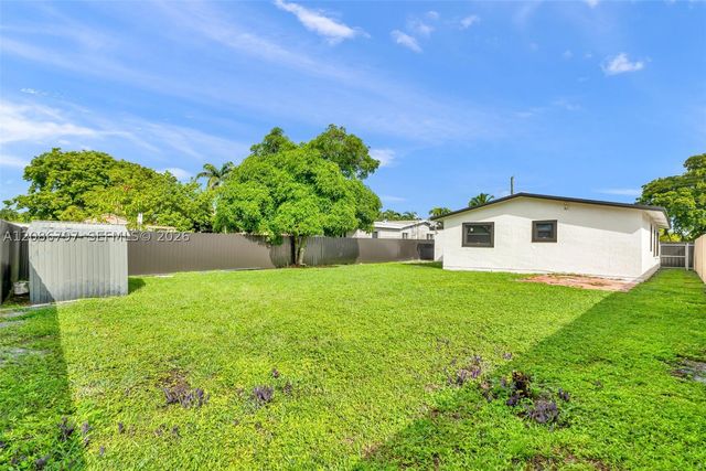 4250 SW 24th St, West Park, FL 33023
