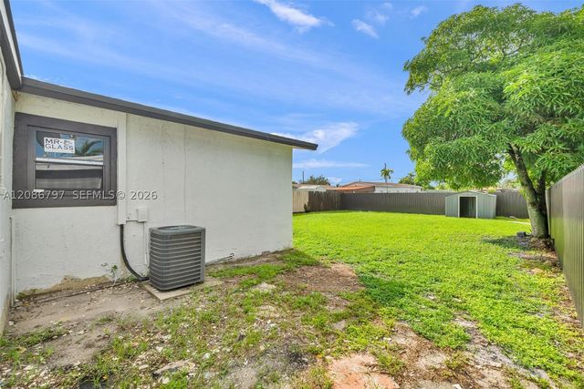 4250 SW 24th St, West Park, FL 33023