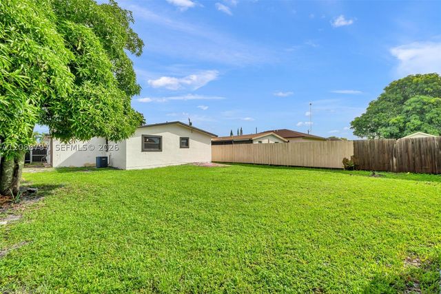 4250 SW 24th St, West Park, FL 33023