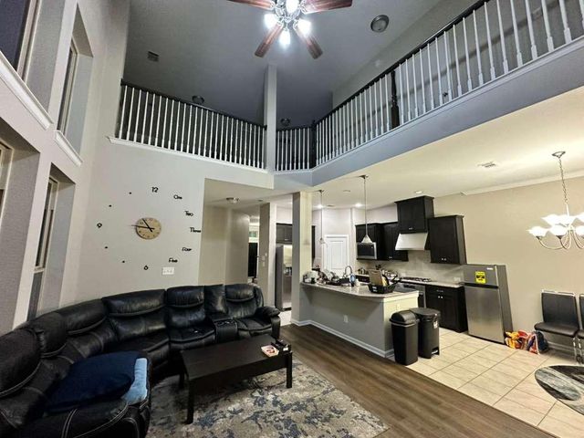 6655 Deleon Street, Irving, TX 75039