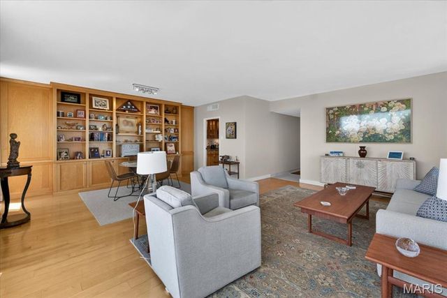4501 Lindell Boulevard 10B, St Louis, MO 63108