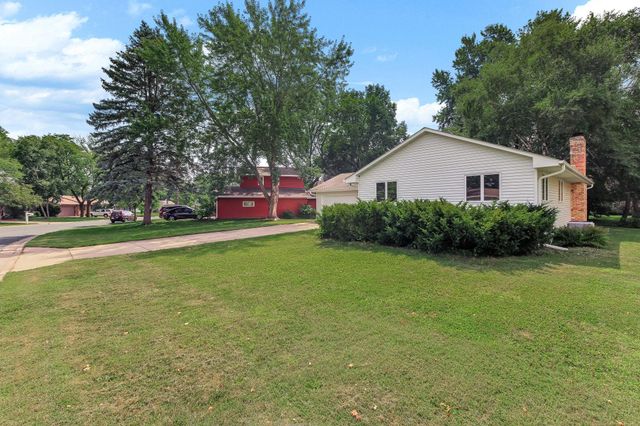 6201 Linden Road, Woodbury, MN 55125