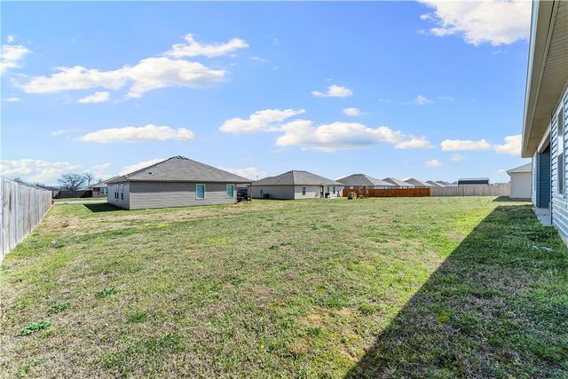 2816 Reynolds Street, Pea Ridge, AR 72751