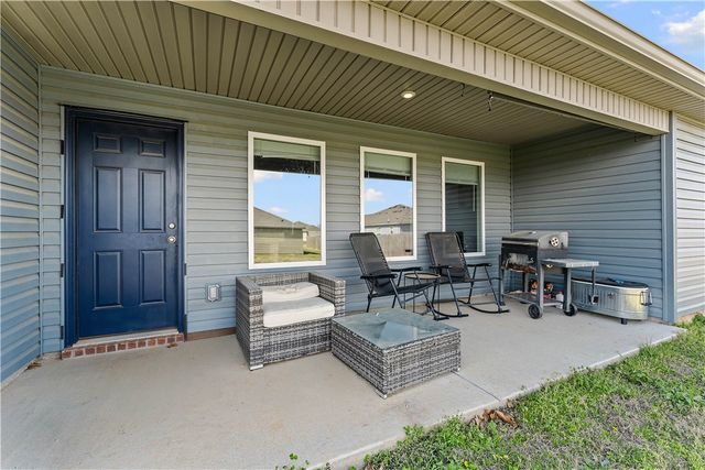 2816 Reynolds Street, Pea Ridge, AR 72751