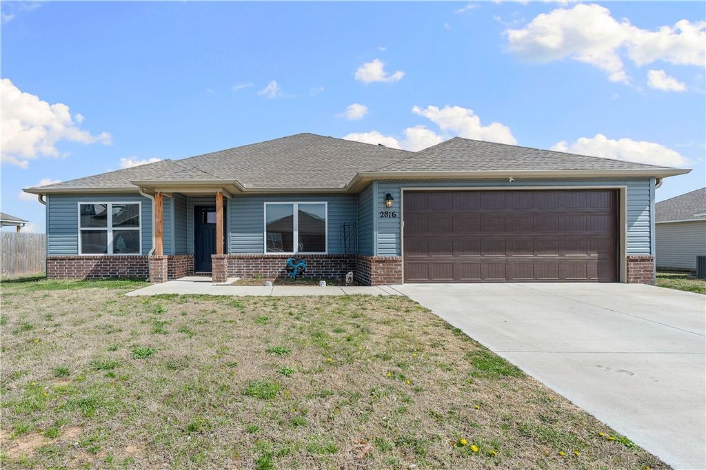2816 Reynolds Street, Pea Ridge, AR 72751