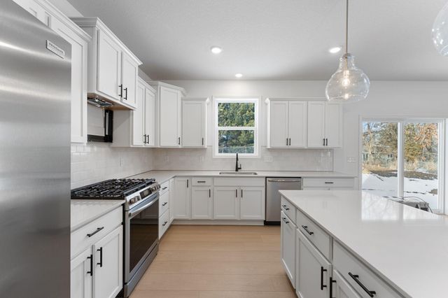 7967 Upper 41st Street N, Oakdale, MN 55128