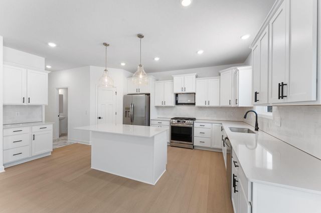 7967 Upper 41st Street N, Oakdale, MN 55128