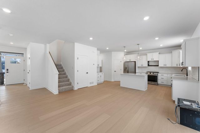 7967 Upper 41st Street N, Oakdale, MN 55128