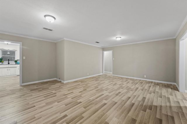 907 Barnhill ST, Brenham, TX 77833
