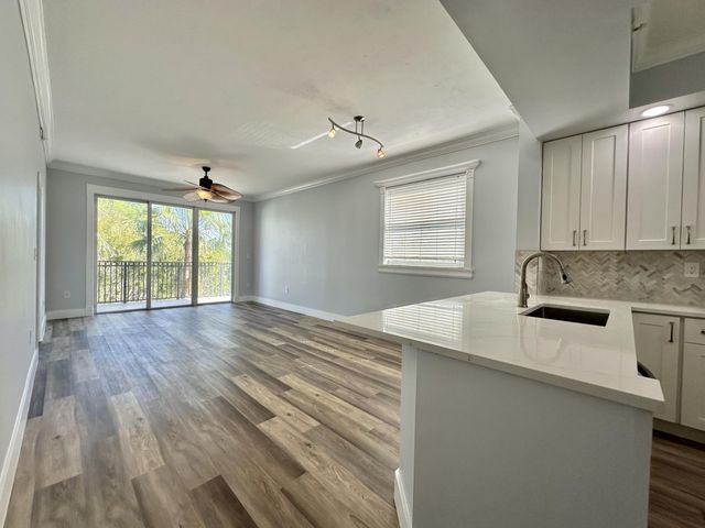 27 Royal Palm Way 406, Boca Raton, FL 33432