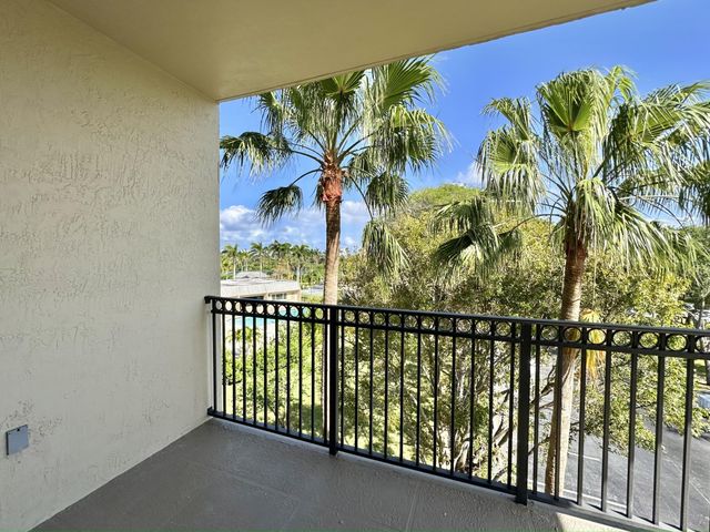 27 Royal Palm Way 406, Boca Raton, FL 33432