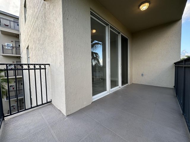 27 Royal Palm Way 406, Boca Raton, FL 33432