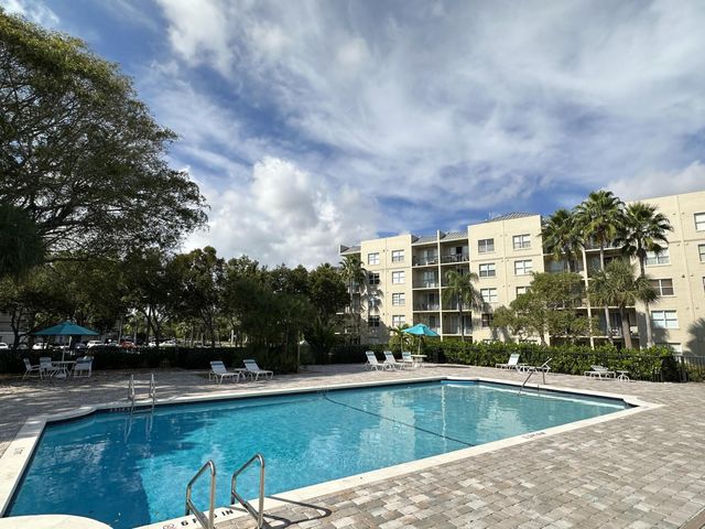 27 Royal Palm Way 406, Boca Raton, FL 33432