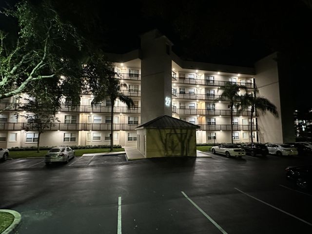 27 Royal Palm Way 406, Boca Raton, FL 33432