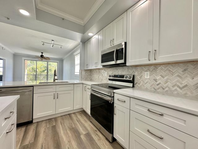 27 Royal Palm Way 406, Boca Raton, FL 33432