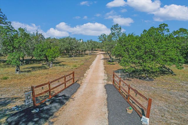 401 N RAINBOW RANCH RD, Wimberley, TX 78676