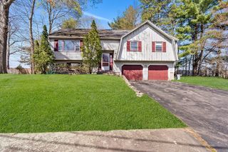 21 Liberty Ln, Norwood, MA 02062