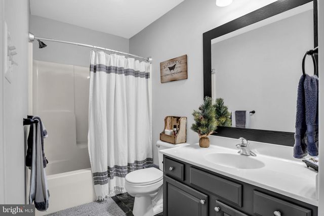 8 GLENN VW, Carlisle, PA 17013