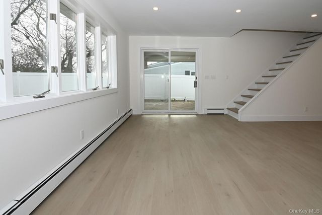 15 Bond Lane, Hicksville, NY 11801