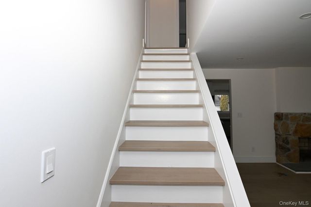 15 Bond Lane, Hicksville, NY 11801