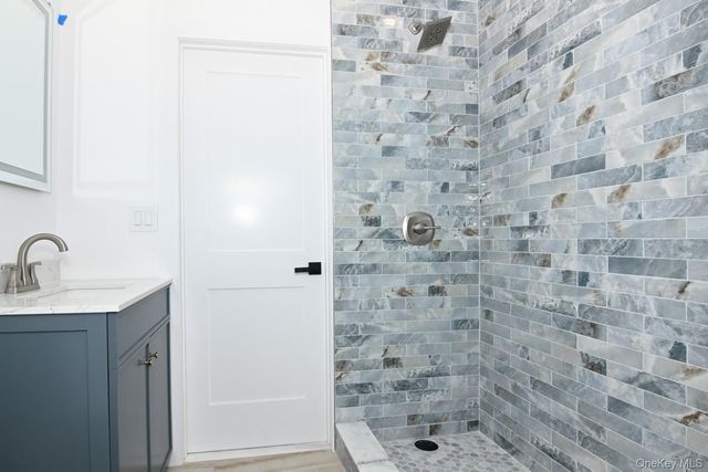 15 Bond Lane, Hicksville, NY 11801