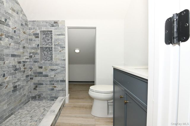 15 Bond Lane, Hicksville, NY 11801