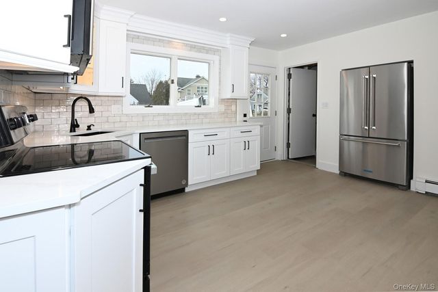 15 Bond Lane, Hicksville, NY 11801