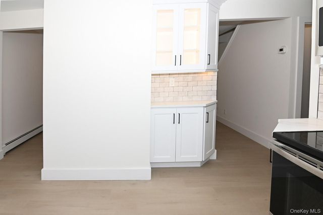 15 Bond Lane, Hicksville, NY 11801