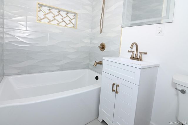 15 Bond Lane, Hicksville, NY 11801