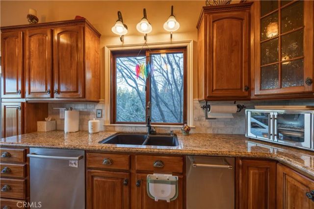 26335 Walnut Hills Drive, Lake Arrowhead, CA 92352