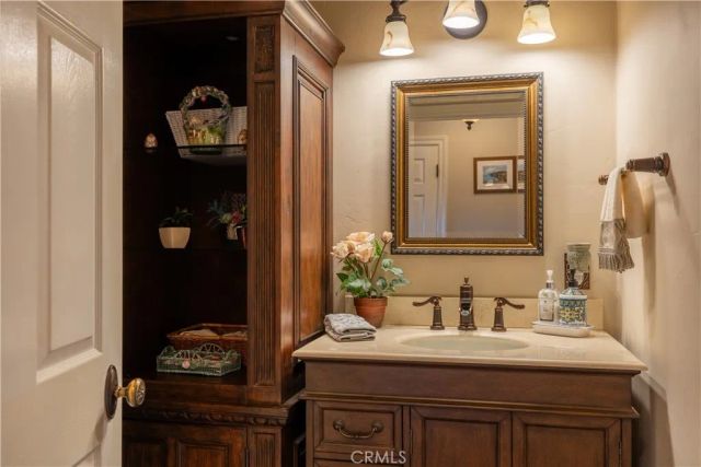 26335 Walnut Hills Drive, Lake Arrowhead, CA 92352