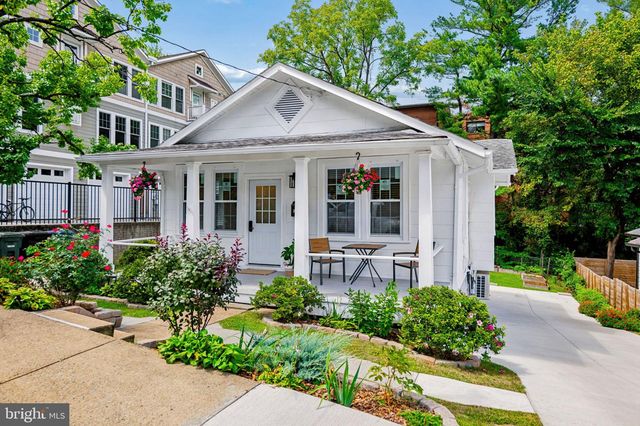 2122 N THOMAS ST, Arlington, VA 22207