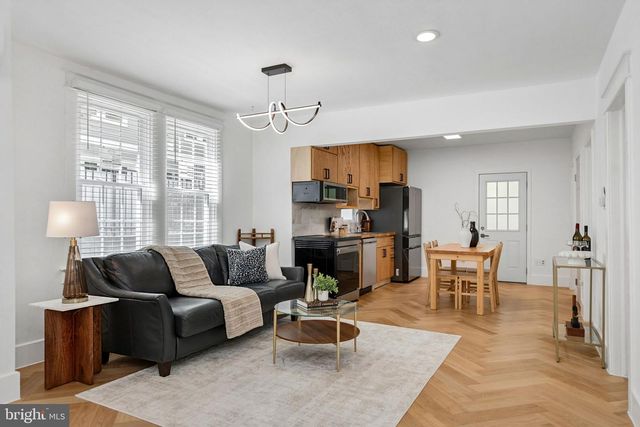 2122 N THOMAS ST, Arlington, VA 22207