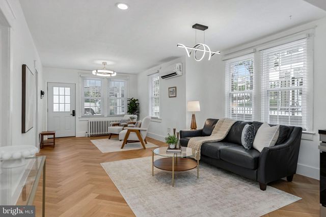 2122 N THOMAS ST, Arlington, VA 22207