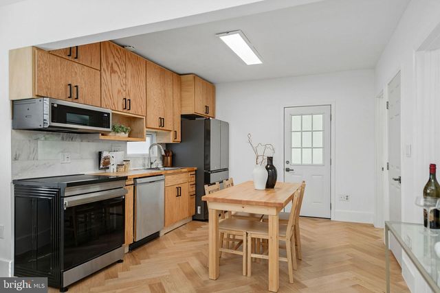 2122 N THOMAS ST, Arlington, VA 22207