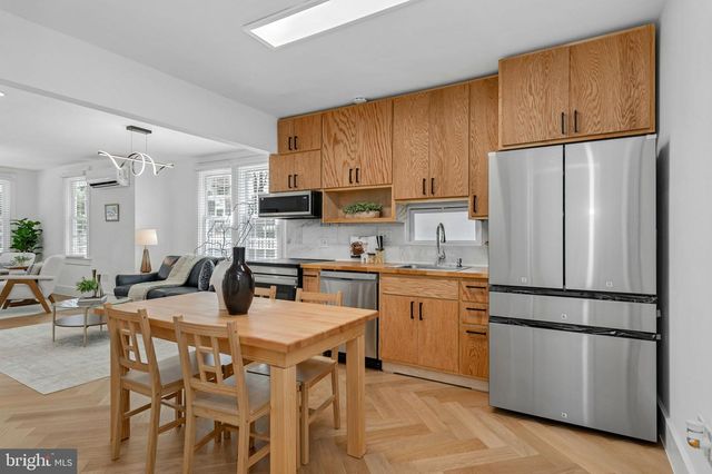 2122 N THOMAS ST, Arlington, VA 22207