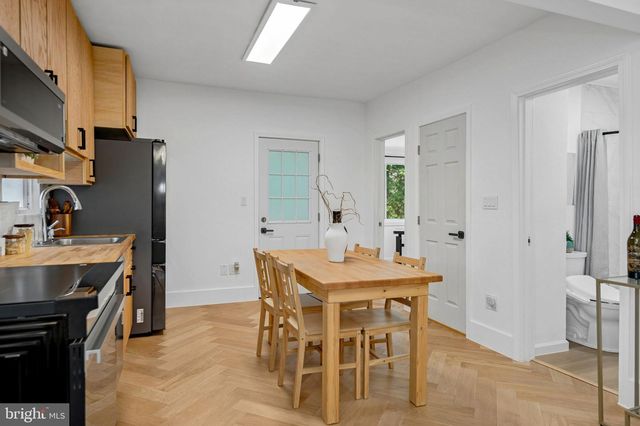 2122 N THOMAS ST, Arlington, VA 22207