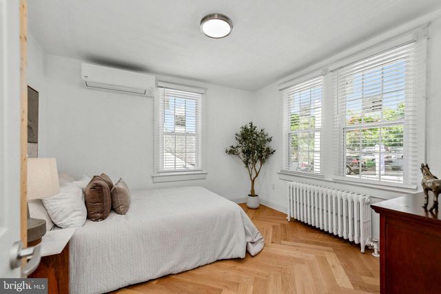 2122 N THOMAS ST, Arlington, VA 22207