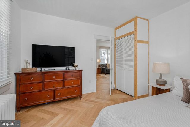 2122 N THOMAS ST, Arlington, VA 22207